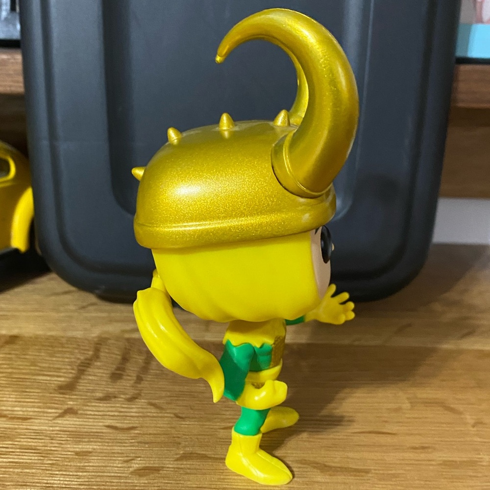 Funko Pop Loki with Gold Horned Helmet - Picture 5 of 7
